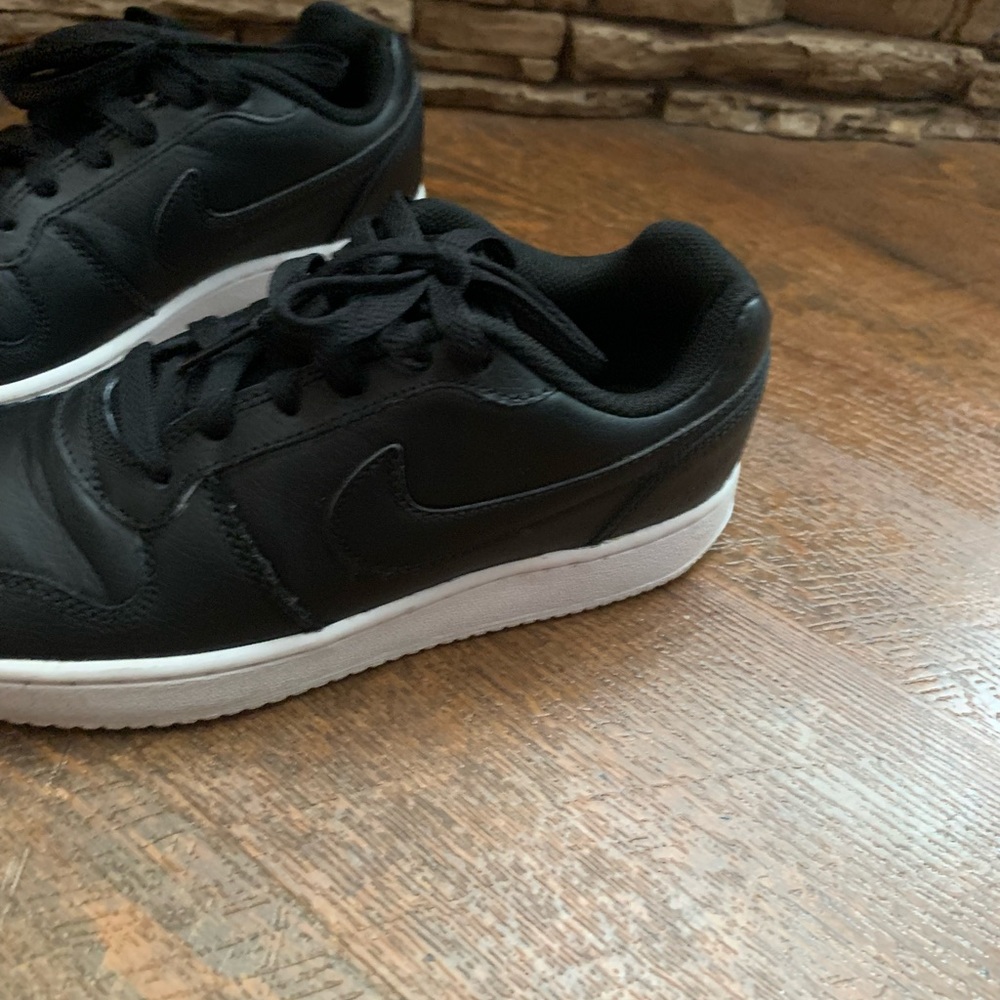 Nike shoes! - Picture 4 of 5